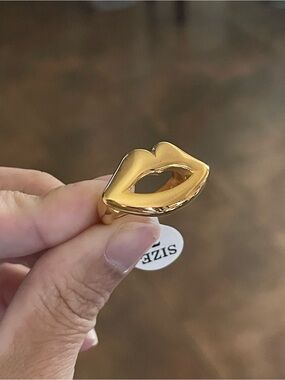 Stainless Steel Lip-Shaped Statement Ring